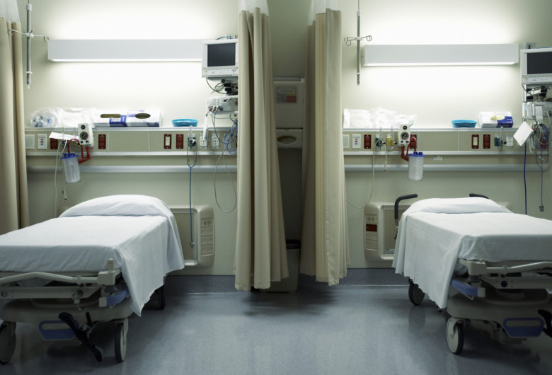 Paturi goale în spital, mort,