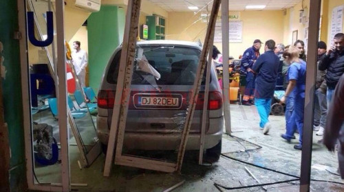 Cu mașina în Spitalul de Urgență din Craiova