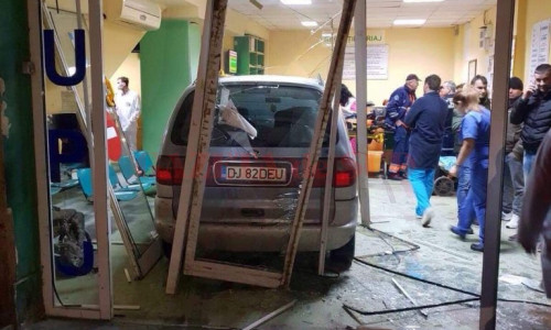 Cu mașina în Spitalul de Urgență din Craiova