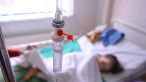 Spitalul de Pediatrie Sibiu, copil cu perfuzie