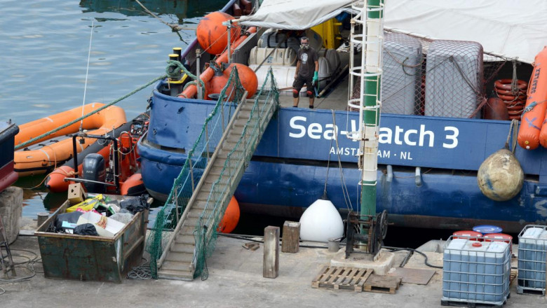 Migranți pe nava Sea Watch 3