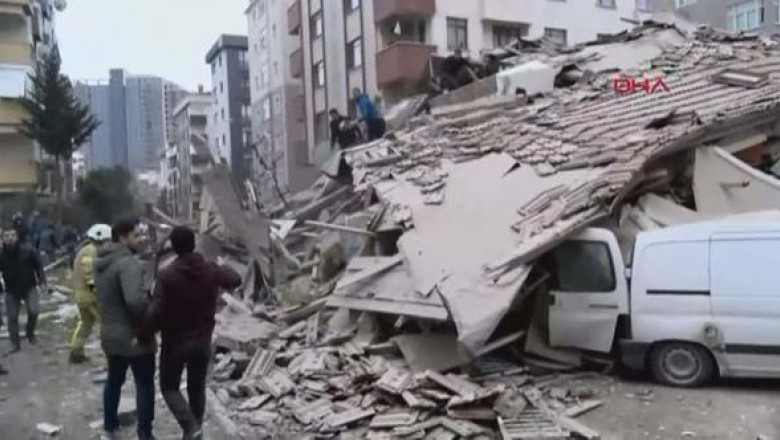 Clădire prăbușită în Turcia