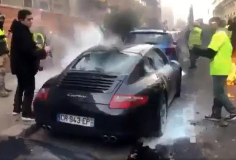 veste galbene porsche
