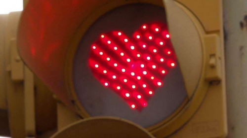 Semafor cu inimă roșie