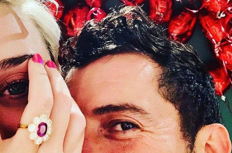 Katy Perry și Orlando Bloom cu inel de logodnă