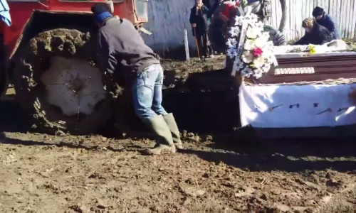 Mort cărat prin noroaie