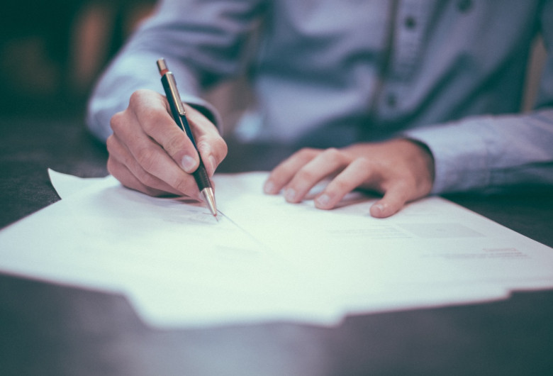 Contract, angajare, candidatură, semnează hârtii, acte