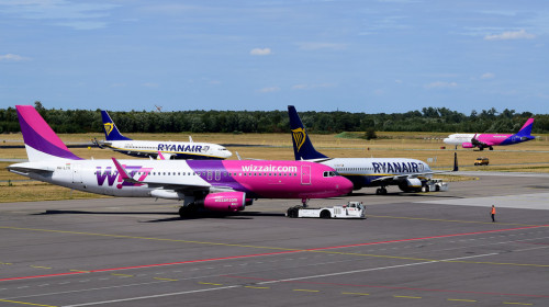Avioane Ryanair cu Wizz Air