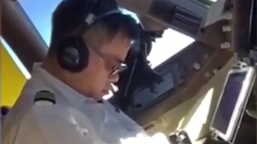 Pilot chinez doarme