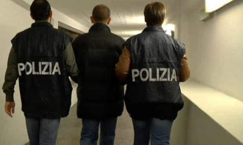 Ginecolog fals arestat în Italia