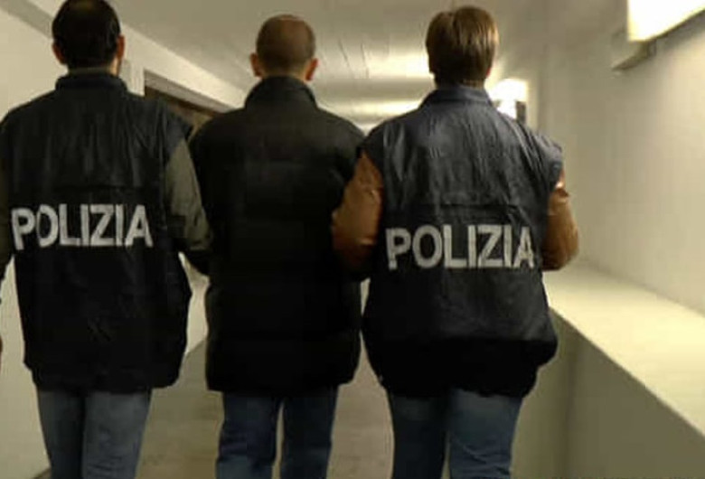 Ginecolog fals arestat în Italia