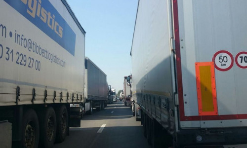 TIR-uri blocate la vamă
