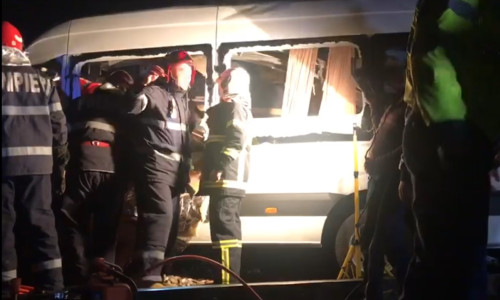 Accident în Buzău cu tren și microbuz