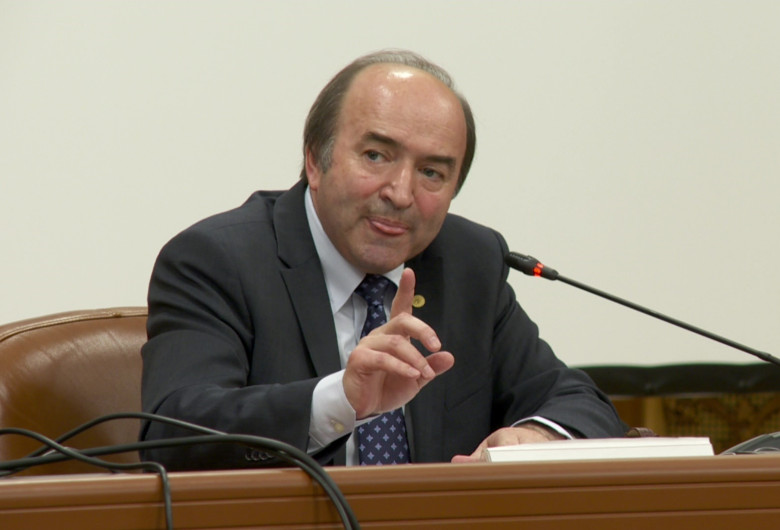 Tudorel Toader, cu limba scoasă