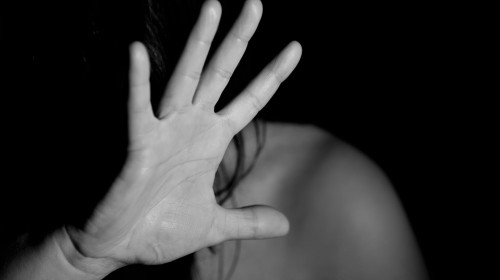 Violență domestică, mână întinsă în apărare