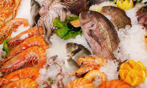 Pește, fructe de mare, creveți, caracatiță