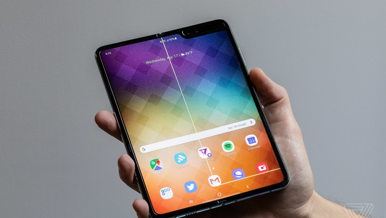 galaxy-fold-verge-broken-screen