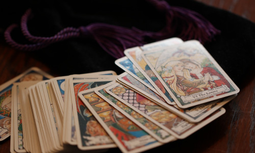 Tarot, vrăjitorie, magie, blesteme