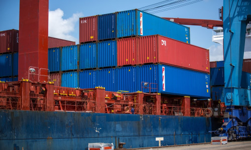 Importuri, exporturi, marfă