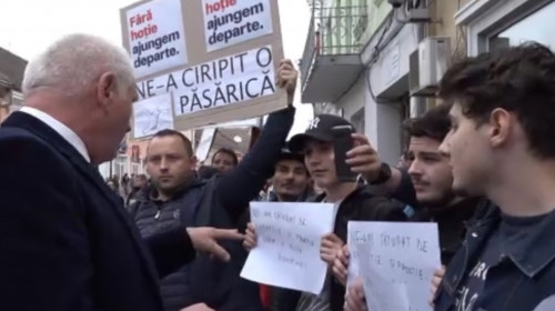 Elevi protestează anti-Dăncilă în Lipova