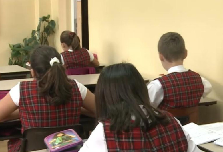 Elevi în bănci, clase primare, Evaluarea Națională, d-astea