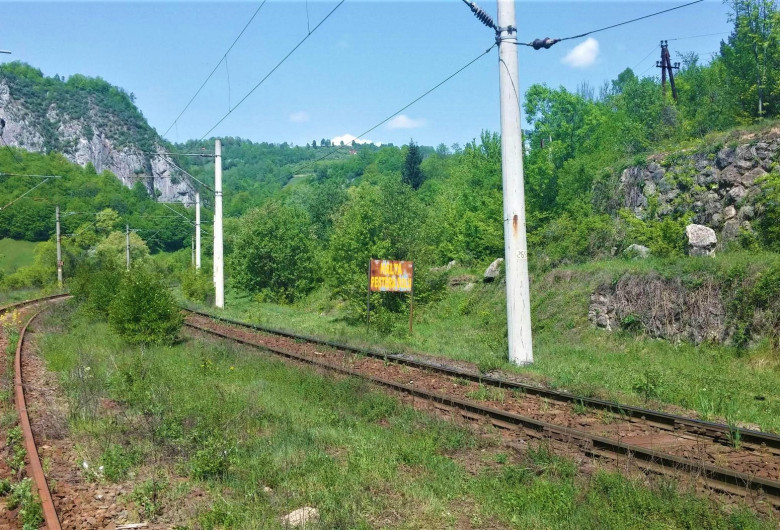 Cale ferată veche, ruginită