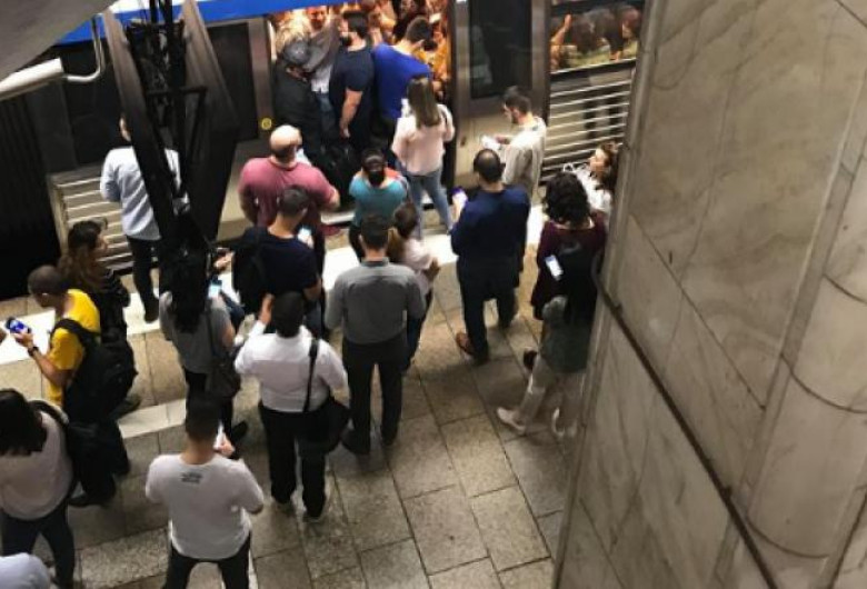 Oameni la metrou