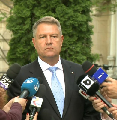 Klaus Iohannis în curtea Președinției