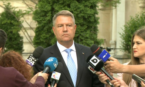 Klaus Iohannis în curtea Președinției