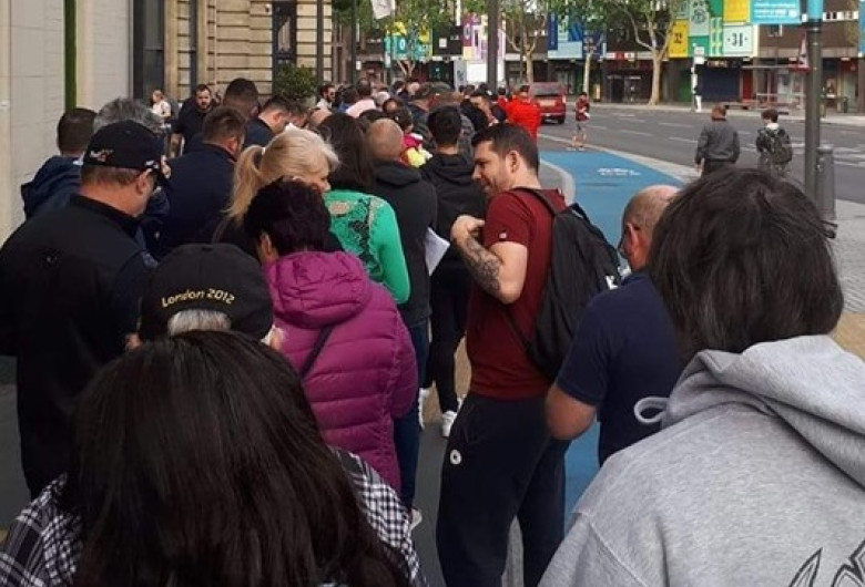 Coadă la o secție de vot din Londra