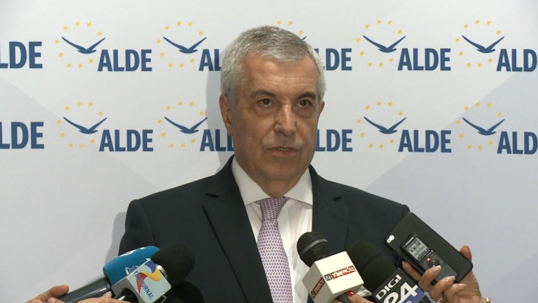 Tăriceanu, cu sigla ALDE în spate
