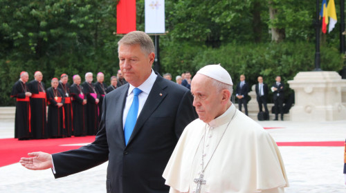 Iohannis îl invită pe Papă