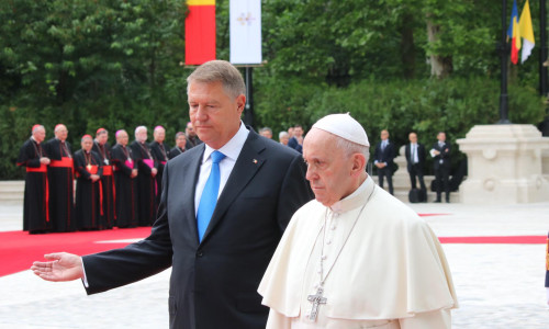 Iohannis îl invită pe Papă
