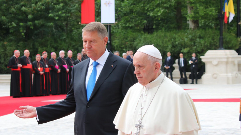 Iohannis îl invită pe Papă