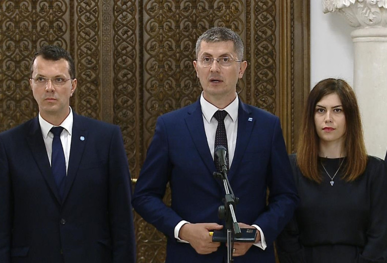 Dan Barna cu alți doi USRiști