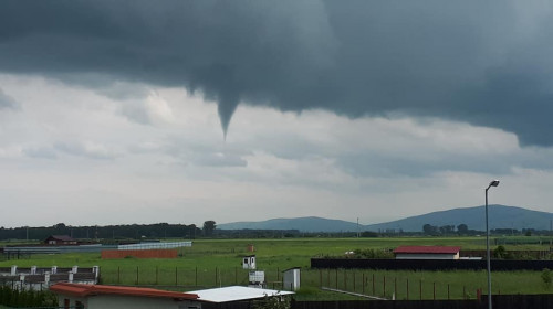 Tornadă în formare, la Brașov