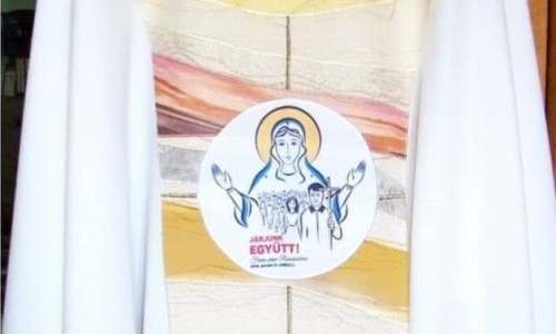 Veștmântul Papei cu maghiară pe el