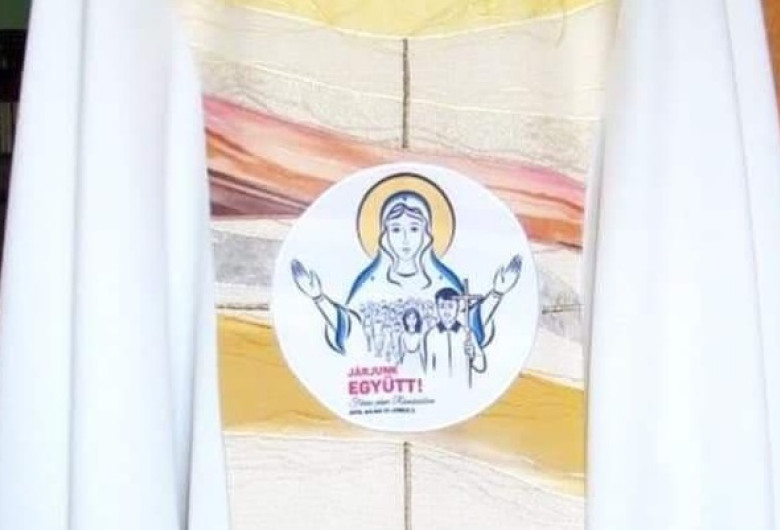 Veștmântul Papei cu maghiară pe el