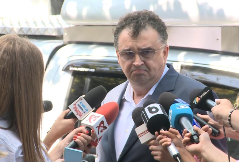 Marian Oprișan, cu microfoane în față