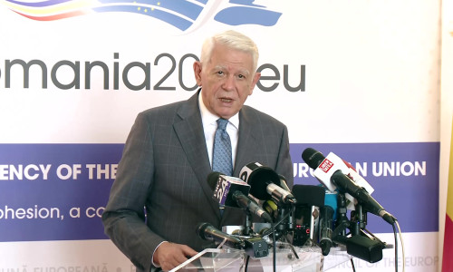 Teodor Meleșcanu, cu sigla Președinției rotative în spate