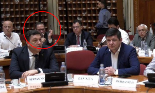 Bogdan Matei fumează