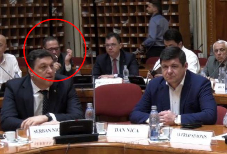 Bogdan Matei fumează