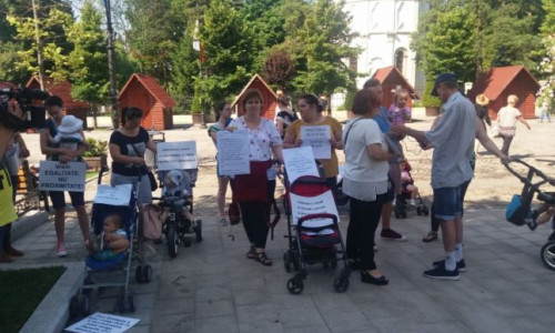 Protest la Iași, părinți cu copii