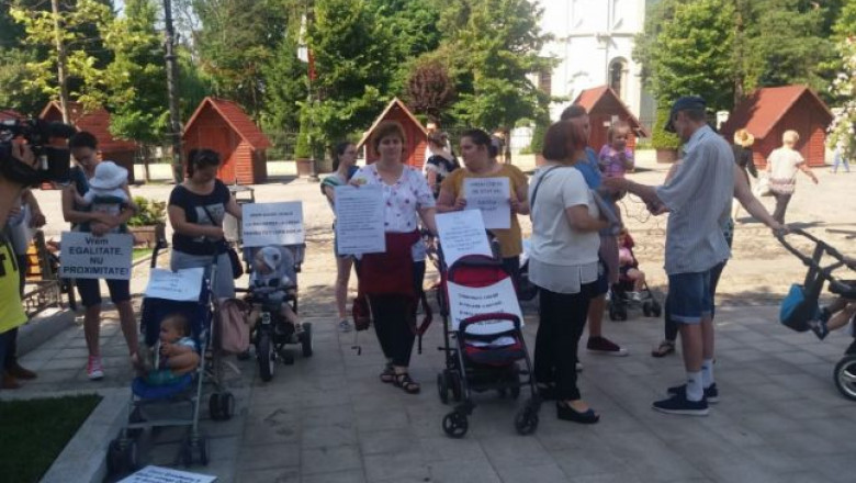 Protest la Iași, părinți cu copii