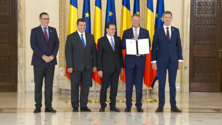 Opoziția semnează pactul pentru parcursul european al României