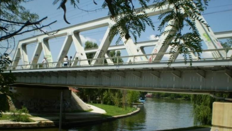 Pod CFR în Parcul Herăstrău