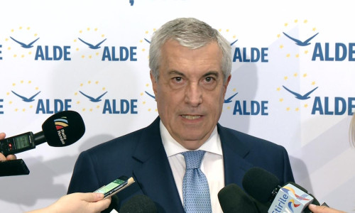 Călin Popescu Tăriceanu, ușor încruntat