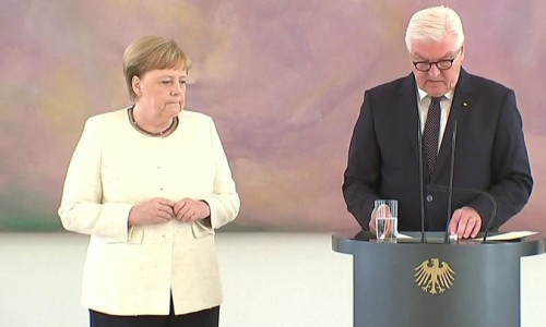 angela merkel tremur