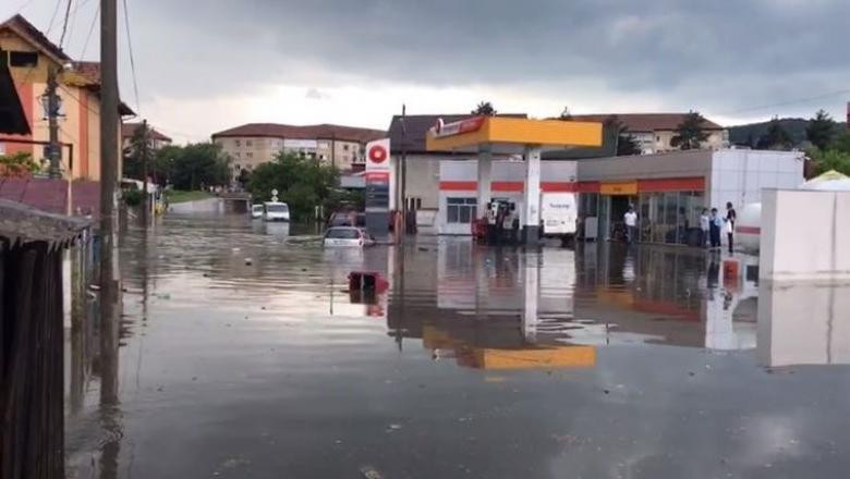 Străzi inundate în Râmnicu Vâlcea
