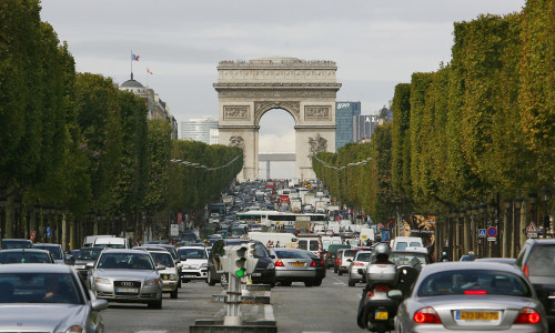 Mașini interzise la circulat în Paris